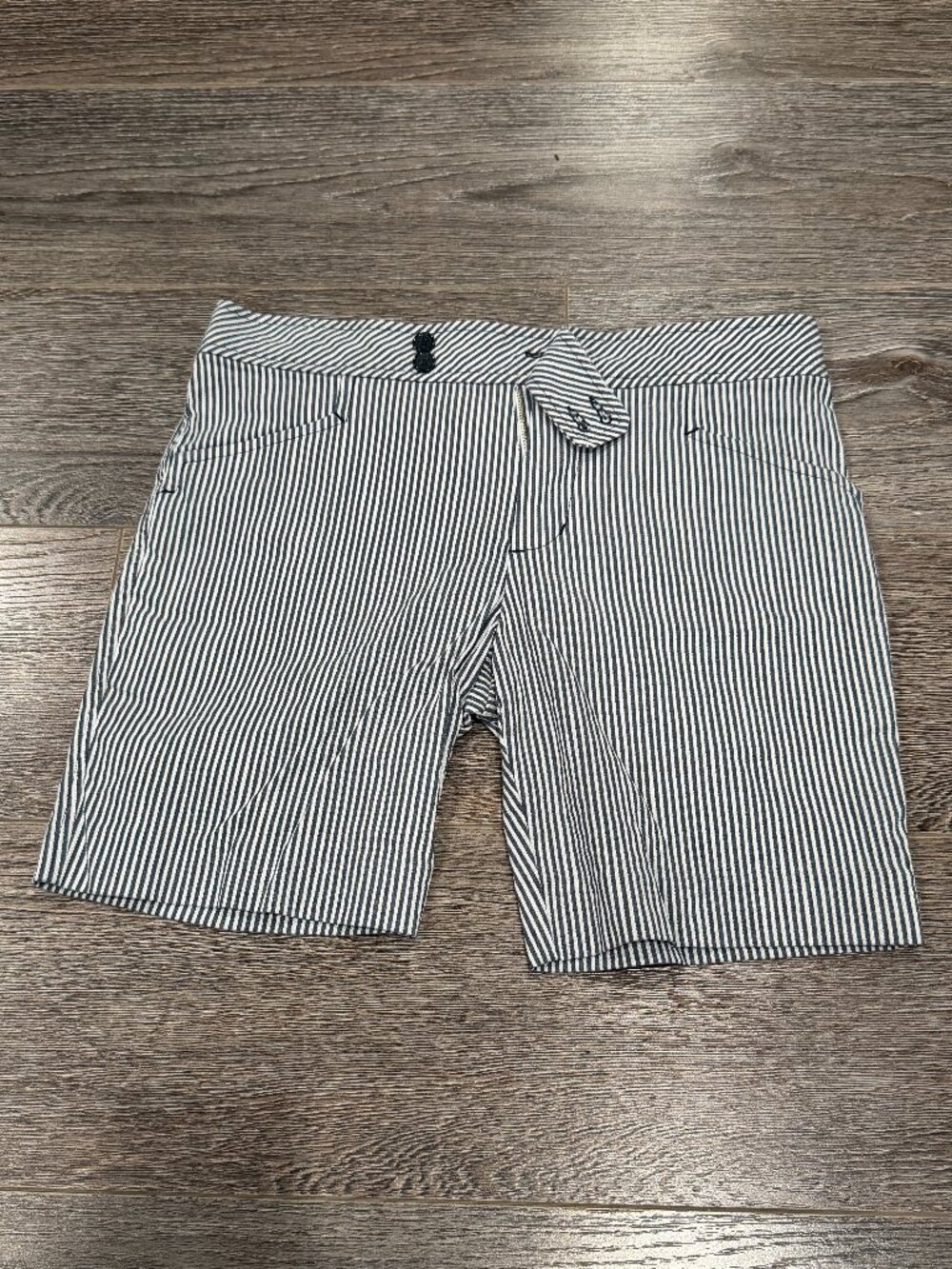 Title: Mr Turk Men’s Striped Shorts Size 28 Black White